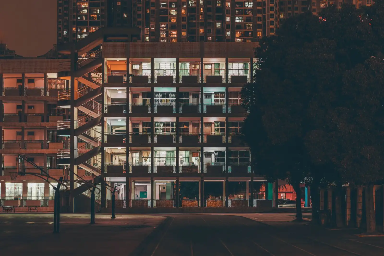 南宁产业园区门禁系统选型要点：读卡器与电插锁搭配方案